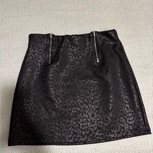 Elegant Black Leopard Print Skirt